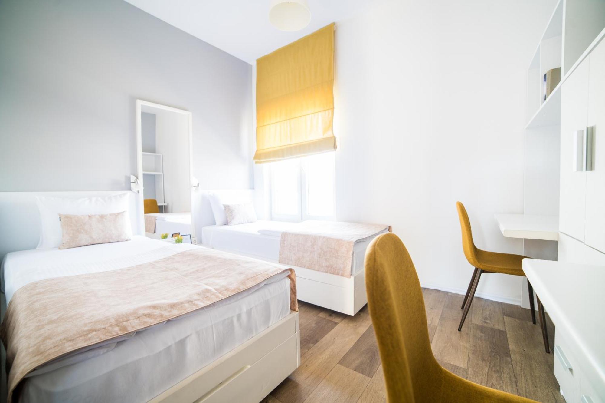 University Hotel Dorrah Тузла Экстерьер фото