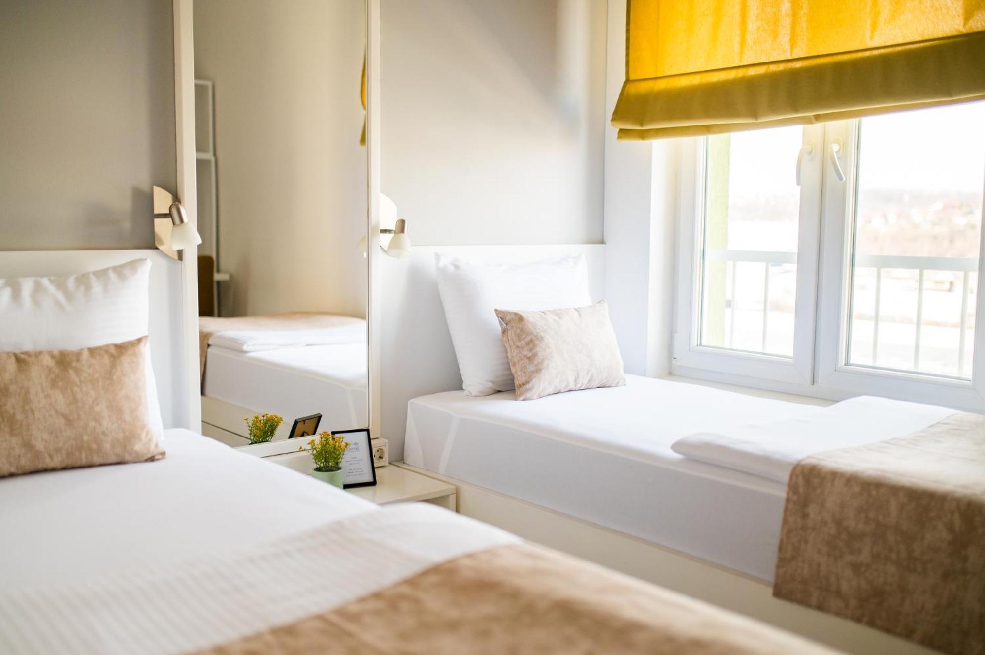 University Hotel Dorrah Тузла Экстерьер фото