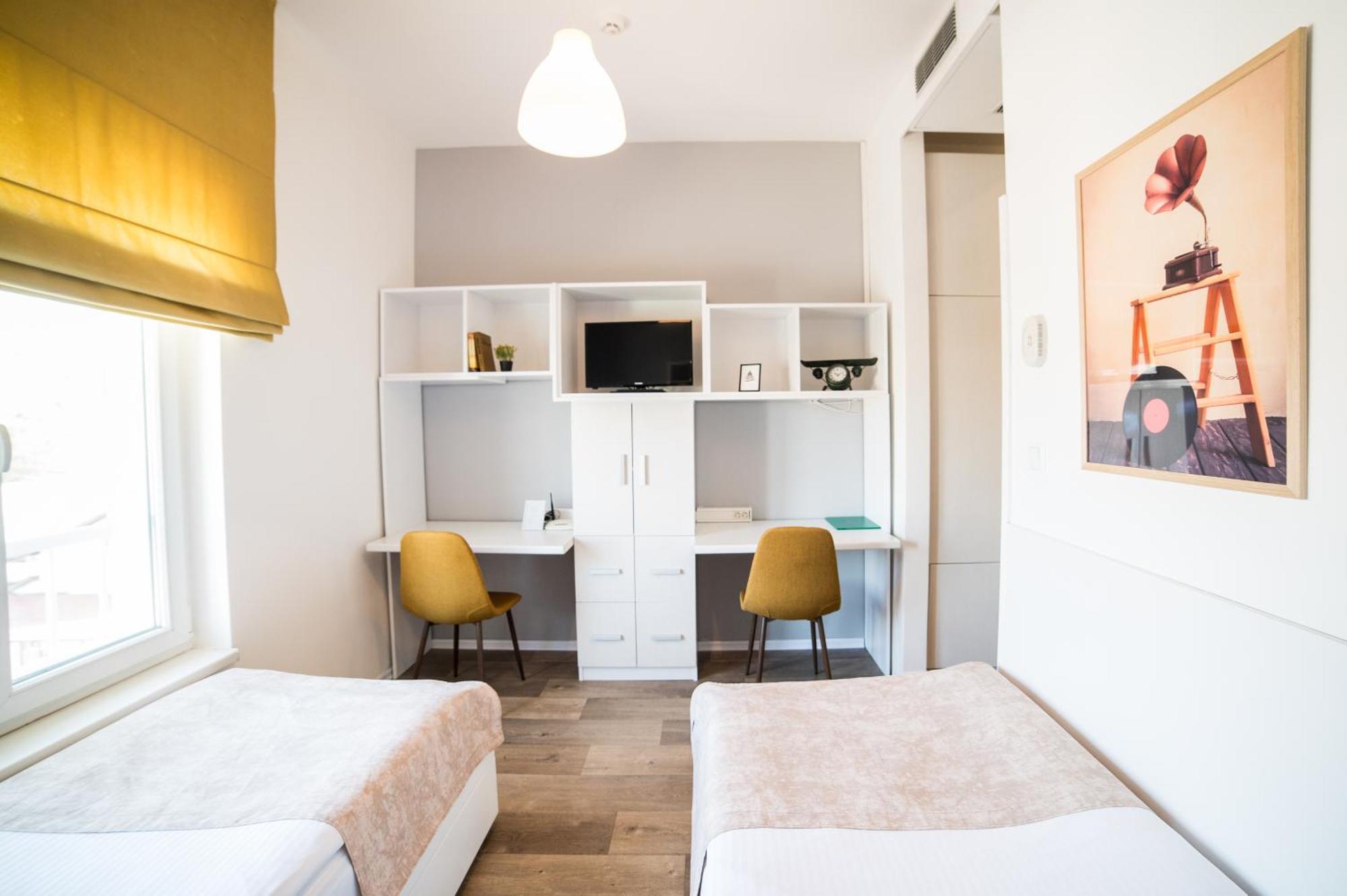 University Hotel Dorrah Тузла Экстерьер фото