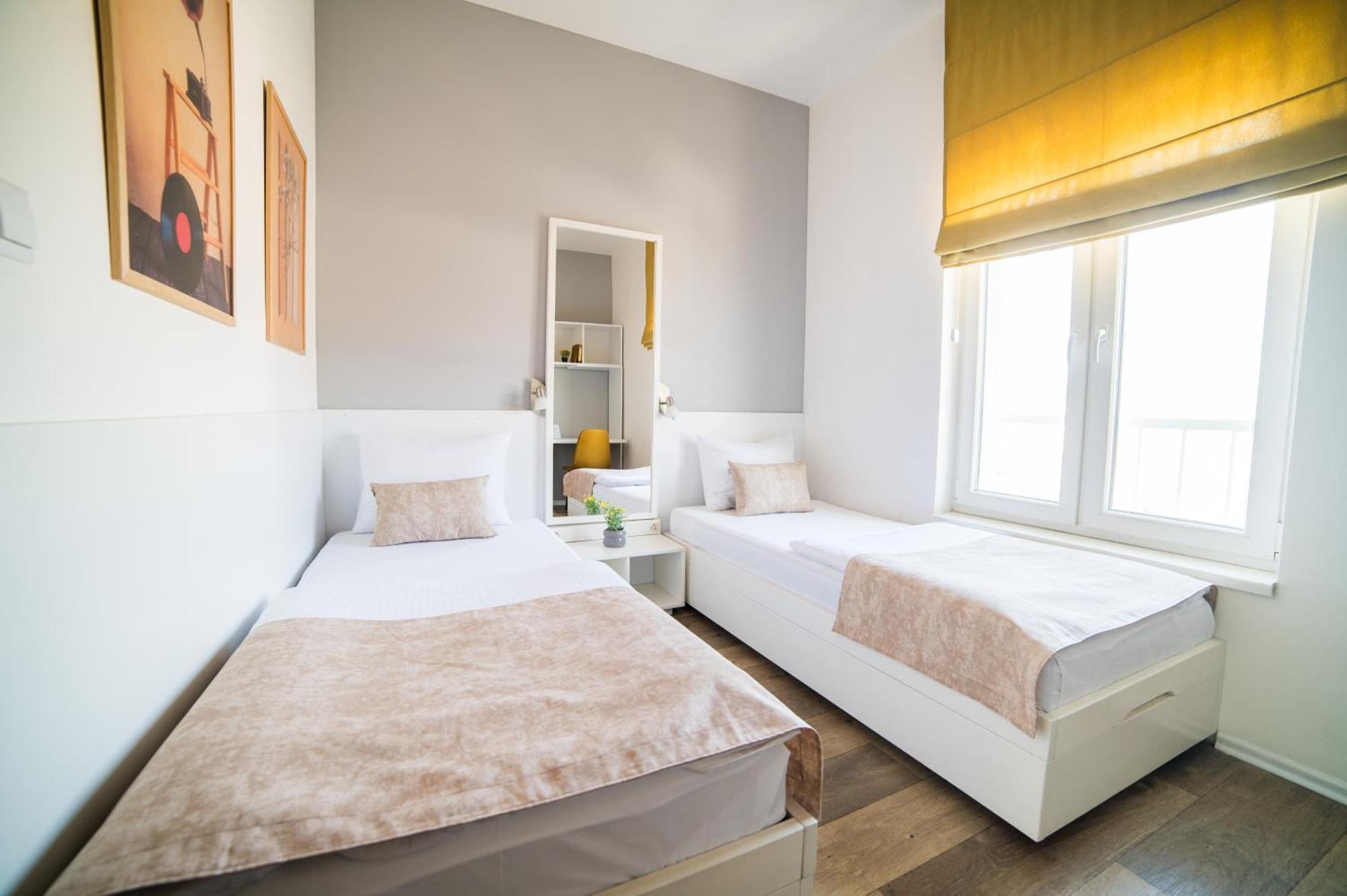University Hotel Dorrah Тузла Экстерьер фото