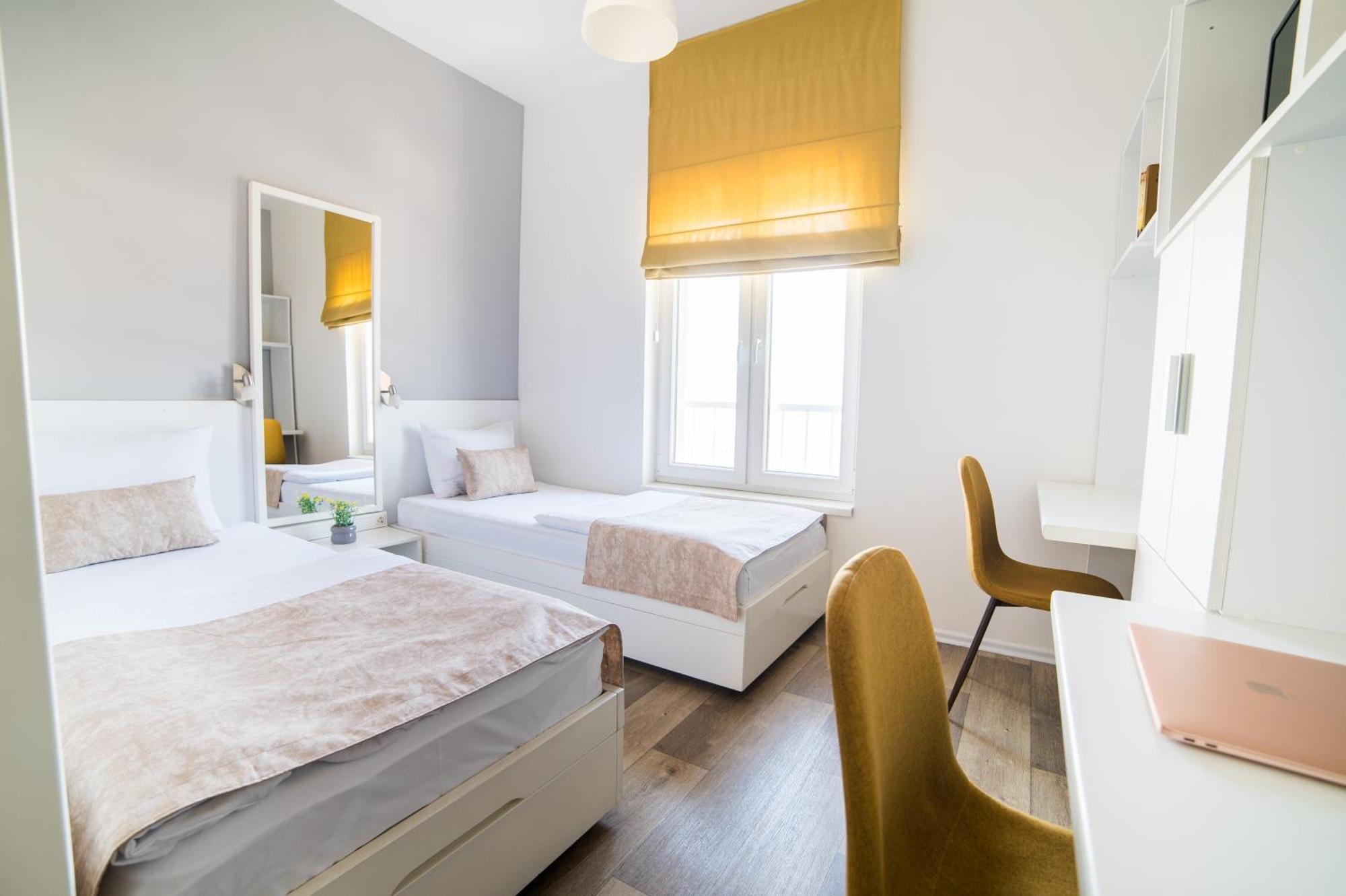 University Hotel Dorrah Тузла Экстерьер фото
